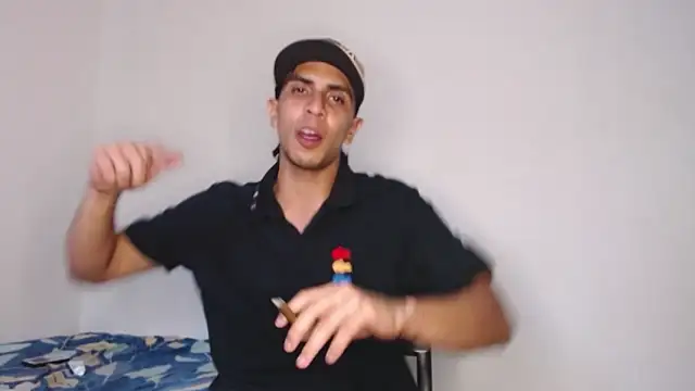 Snapshot of Monkey_uchiha777 chatting on December 18, 10:35 pm Monkey uchiha777 online show from December 18, 10:35 pm