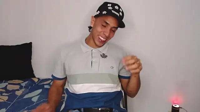 Snapshot of Monkey_uchiha777 chatting on November 18, 8:23 pm Monkey uchiha777 online show from November 18, 8:23 pm