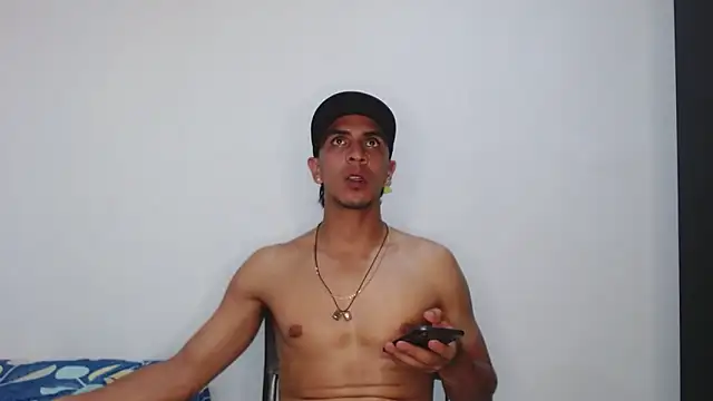 Snapshot of Monkey_uchiha777 chatting on November 3, 11:52 pm Monkey uchiha777 online show from November 3, 11:52 pm