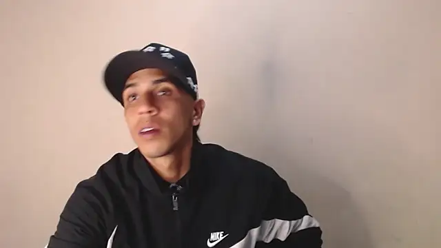 Snapshot of Monkey_uchiha777 chatting on October 7, 12:44 am Monkey uchiha777 online show from October 7, 12:44 am