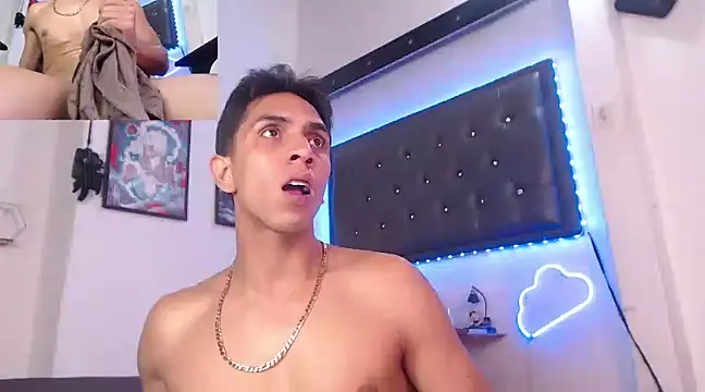 Snapshot of Monkey_uchiha777 chatting on March 18, 6:50 pm Monkey uchiha777 online show from March 18, 6:50 pm