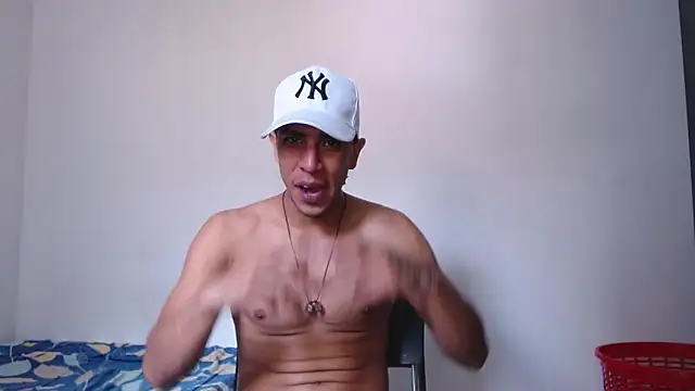 Snapshot of Monkey_uchiha777 chatting on December 22, 8:42 pm Monkey uchiha777 online show from December 22, 8:42 pm