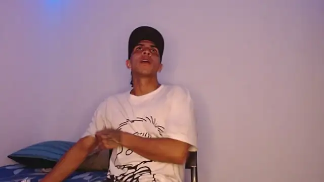 Snapshot of Monkey_uchiha777 chatting on December 3, 12:12 am Monkey uchiha777 online show from December 3, 12:12 am