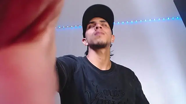 Snapshot of Monkey_uchiha777 chatting on January 14, 1:48 pm Monkey uchiha777 online show from January 14, 1:48 pm