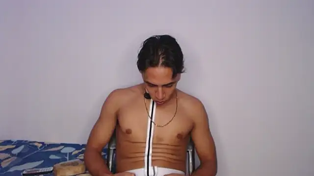 Snapshot of Monkey_uchiha777 chatting on November 17, 2:59 am Monkey uchiha777 online show from November 17, 2:59 am