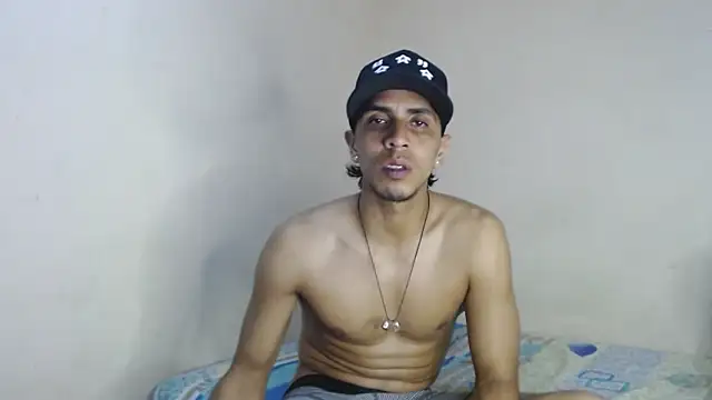 Snapshot of Monkey_uchiha777 chatting on October 22, 2:33 am Monkey uchiha777 online show from October 22, 2:33 am