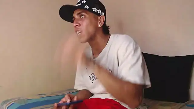 Snapshot of Monkey_uchiha777 chatting on October 10, 10:32 pm Monkey uchiha777 online show from October 10, 10:32 pm