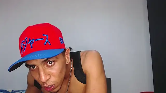 Snapshot of Monkey_uchiha777 chatting on November 12, 12:59 am Monkey uchiha777 online show from November 12, 12:59 am