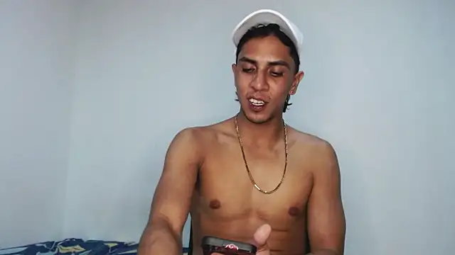 Snapshot of Monkey_uchiha777 chatting on December 20, 4:48 am Monkey uchiha777 online show from December 20, 4:48 am