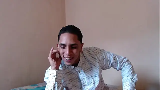 Snapshot of Monkey_uchiha777 chatting on September 17, 5:15 pm Monkey uchiha777 online show from September 17, 5:15 pm