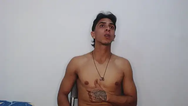 Snapshot of Monkey_uchiha777 chatting on October 31, 1:24 am Monkey uchiha777 online show from October 31, 1:24 am