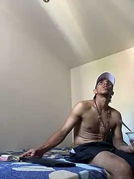 Snapshot of Monkey_uchiha777 chatting on November 10, 8:14 pm Monkey uchiha777 online show from November 10, 8:14 pm