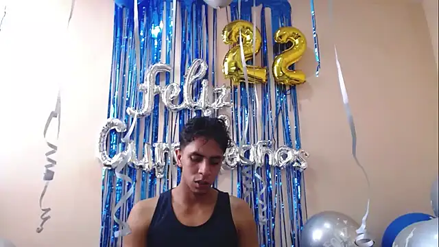 Snapshot of Monkey_uchiha777 chatting on September 13, 7:47 pm Monkey uchiha777 online show from September 13, 7:47 pm