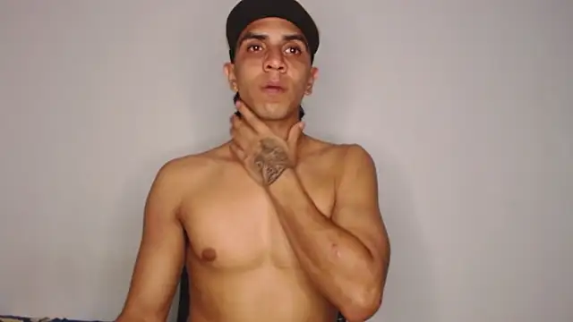 Snapshot of Monkey_uchiha777 chatting on December 13, 11:11 pm Monkey uchiha777 online show from December 13, 11:11 pm