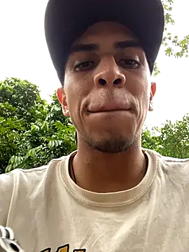 Snapshot of Monkey_uchiha777 chatting on October 19, 11:35 am Monkey uchiha777 online show from October 19, 11:35 am