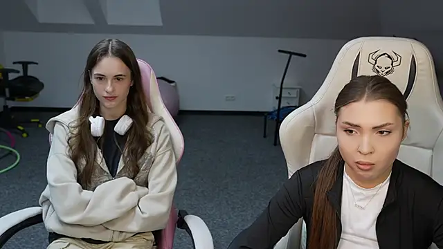 Snapshot of Billie054 chatting on November 8, 11:47 am Billie054 online show from November 8, 11:47 am