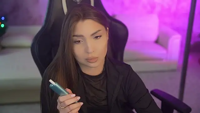 Snapshot of Billie054 chatting on December 18, 7:46 am Billie054 online show from December 18, 7:46 am