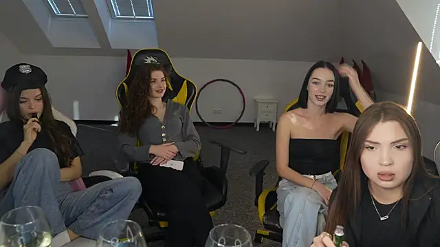 Snapshot of Billie054 chatting on November 7, 8:08 am Billie054 online show from November 7, 8:08 am