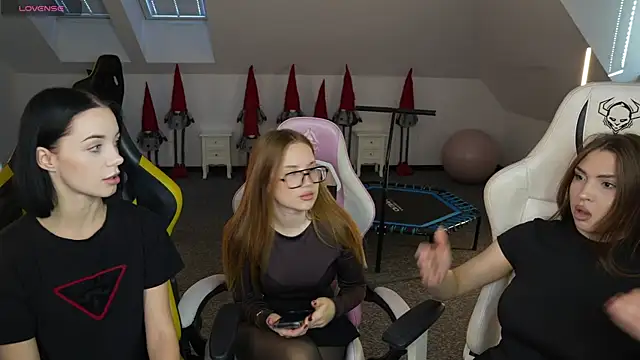 Snapshot of Billie054 chatting on November 6, 7:45 am Billie054 online show from November 6, 7:45 am