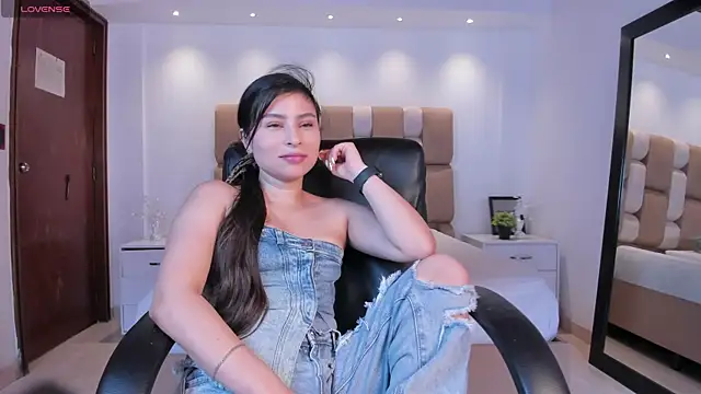 Catalina Santhana online show from September 23, 6:04 pm