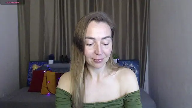 Snapshot of Kiss_julli88I chatting on March 16, 9:37 pm Kiss julli88I online show from March 16, 9:37 pm