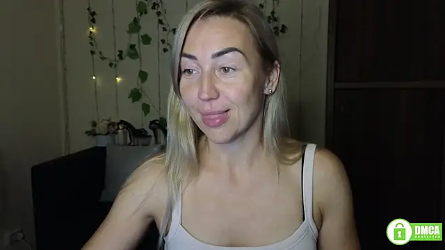 Snapshot of Kiss_julli88I chatting on September 18, 5:27 pm Kiss julli88I online show from September 18, 5:27 pm