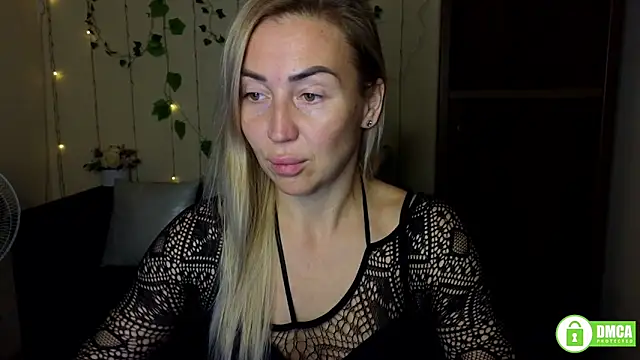Snapshot of Kiss_julli88I chatting on October 4, 5:25 pm Kiss julli88I online show from October 4, 5:25 pm