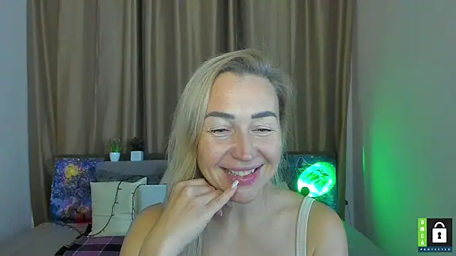 Kiss julli88I online show from November 8, 6:33 pm