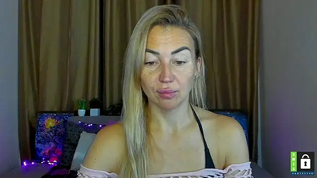 Snapshot of Kiss_julli88I chatting on October 18, 5:31 am Kiss julli88I online show from October 18, 5:31 am