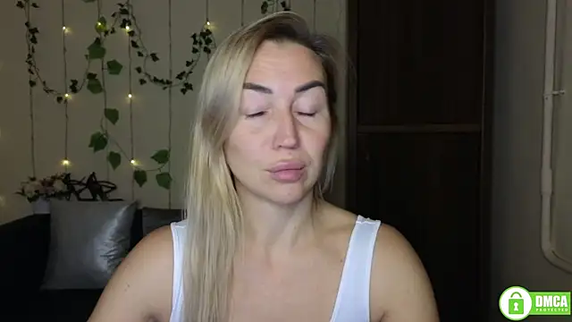 Kiss julli88I online show from November 12, 6:23 pm