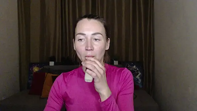 Snapshot of Kiss_julli88I chatting on March 15, 9:49 pm Kiss julli88I online show from March 15, 9:49 pm