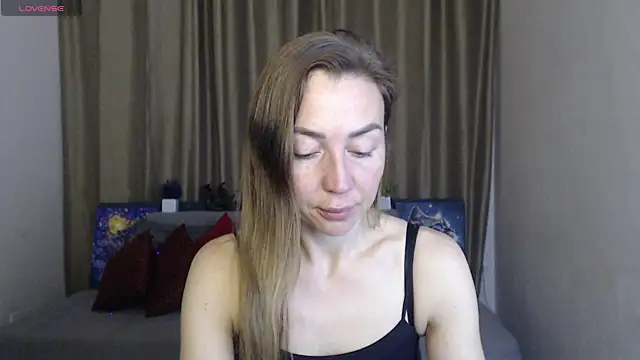 Snapshot of Kiss_julli88I chatting on March 17, 2:08 am Kiss julli88I online show from March 17, 2:08 am