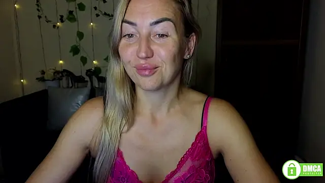 Snapshot of Kiss_julli88I chatting on September 19, 5:28 pm Kiss julli88I online show from September 19, 5:28 pm
