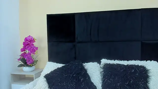 MaddyCrofft online show from March 12, 11:25 am