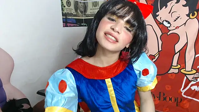 Amala Hott online show from October 26, 3:12 pm