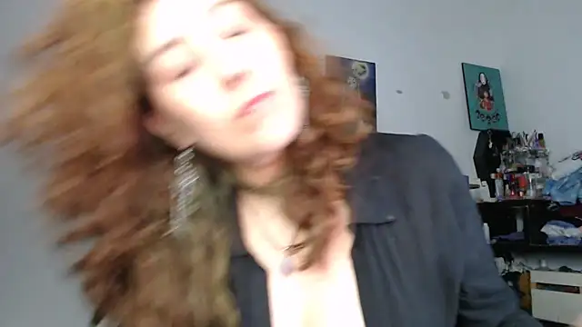 Luz delunaa online show from April 1, 4:03 am