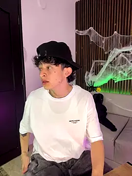 troy rouge online show from October 21, 7:13 pm