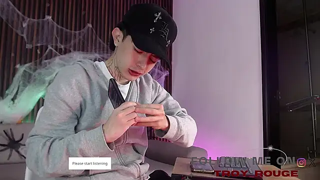 troy rouge online show from October 22, 7:35 pm