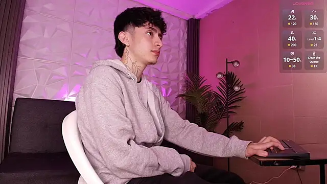 troy rouge online show from November 28, 7:14 pm