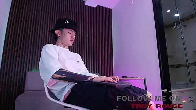 troy rouge online show from November 5, 7:17 pm