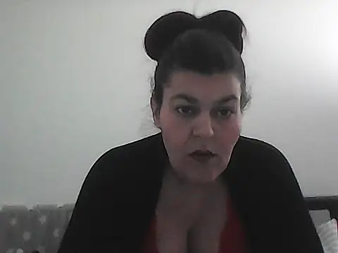 Curvy-Essex-Milf online show from March 1, 12:27 pm