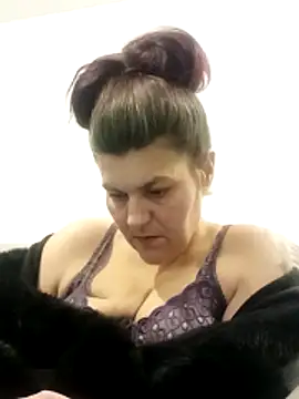 Curvy-Essex-Milf online show from December 14, 5:40 pm