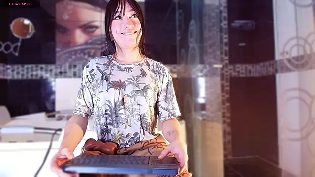 Small Hot19 online show from December 2, 10:17 am