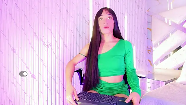 Small Hot19 online show from May 9, 11:02 am