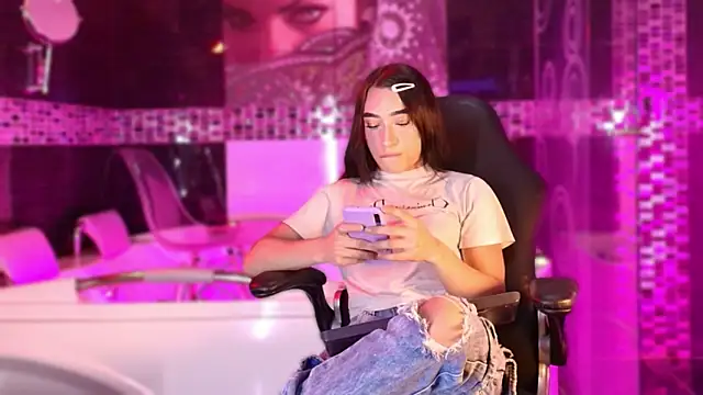 Small Hot19 online show from March 17, 10:07 am