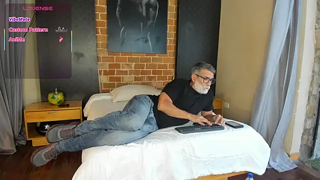 LukeCrews online show from September 28, 8:05 pm