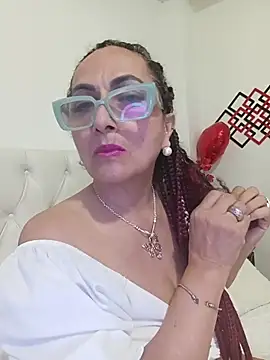 Snapshot of AlessandraLeroy chatting on July 5, 12:37 am AlessandraLeroy online show from July 5, 12:37 am