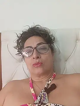 Snapshot of AlessandraLeroy chatting on July 12, 1:28 am AlessandraLeroy online show from July 12, 1:28 am