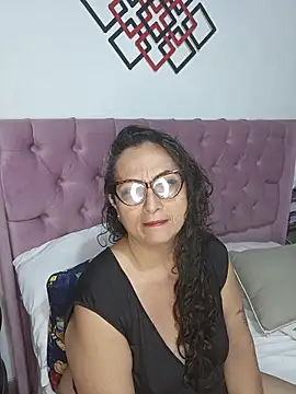 AlessandraLeroy online show from November 11, 2:39 am