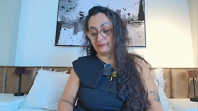AlessandraLeroy online show from May 11, 12:06 pm